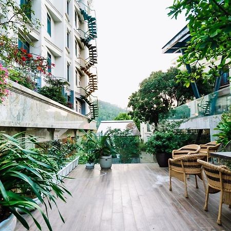 Lake Hills Hotel Ha Long Esterno foto