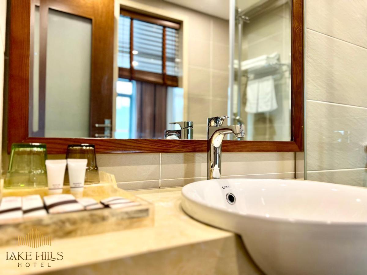 Lake Hills Hotel Ha Long Esterno foto