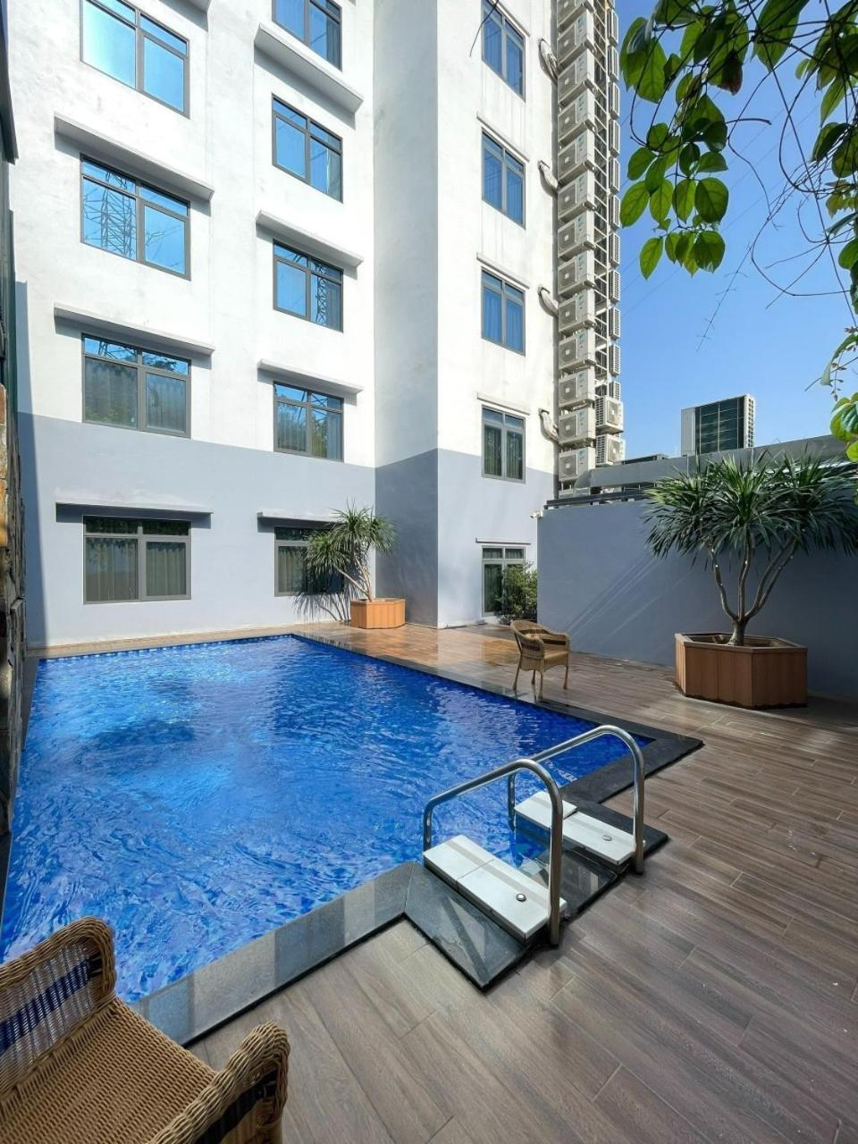Lake Hills Hotel Ha Long Esterno foto