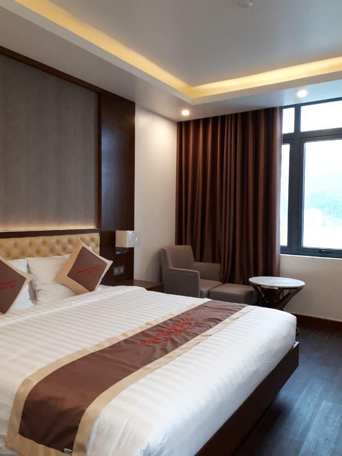 Lake Hills Hotel Ha Long Esterno foto